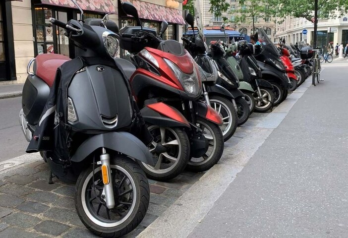 Paris to charge gas-powered motorbike drivers for parking – World Today News